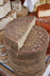 大西洋中班牙加那利岛的大西洋中加那利岛山脉Teror村的奶酪市场图片