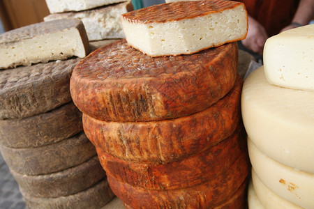 大西洋中班牙加那利岛的大西洋中加那利岛山脉Teror村的奶酪市场图片