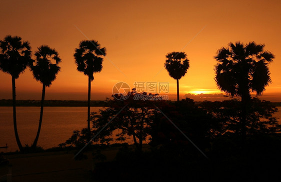 与泰国接壤的Mekong河上Mekong河的风景图位于Soutetastasia老挝Khammuan地区老挝中部的ThaKhae图片