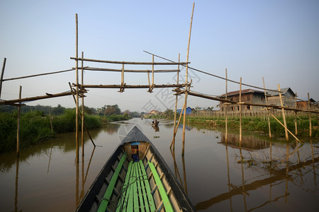 东南亚缅甸部掸邦内尔湖Ywama村的Ywama陆地和河流图片