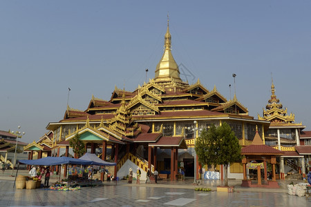 东南亚缅甸部掸邦内湖PhaungDawOo村的寺庙图片