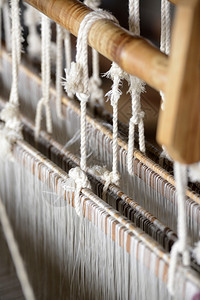 东南亚缅甸部掸邦内湖PhaungDawOo村附近的传统编织工作坊图片
