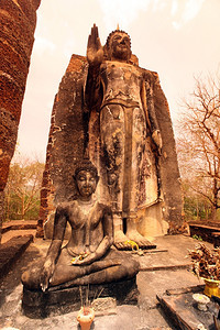 位于泰国曼谷北部的素可泰省素可泰历史公园的WatSaphanHin寺庙东南亚图片