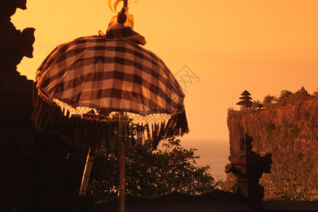 在巴厘岛的瓦图坦佩尔乌寺庙位于东南方印度的群岛图片