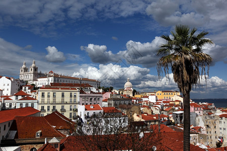 欧洲里斯本市中心位于葡萄牙欧洲的Alfama老城图片