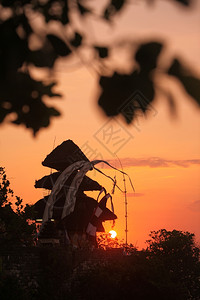 在巴厘岛的瓦图坦佩尔乌寺庙位于东南方印度的群岛图片