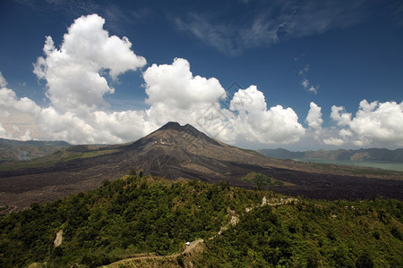 巴图尔湖的风景和巴图尔山在厘岛的图尔火山位于东南部的因多尼西亚图片