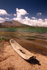 巴图尔湖的风景和巴图尔山在厘岛的图尔火山位于东南部的因多尼西亚图片