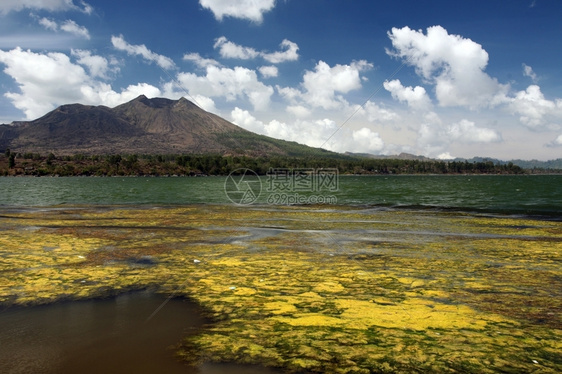 巴图尔湖的风景和巴图尔山在厘岛的图尔火山位于东南部的因多尼西亚图片