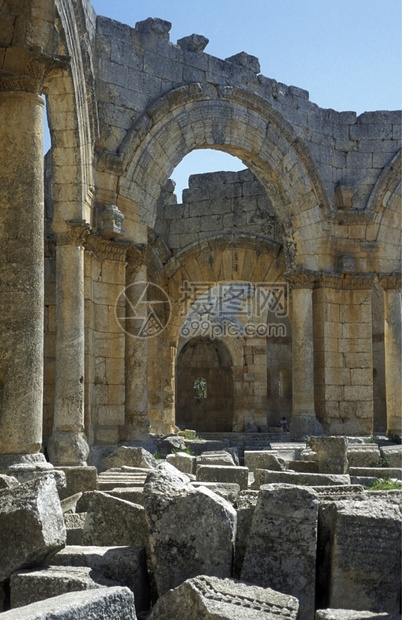 中东部阿勒颇市的DeirSamaan或StSimeon的Basilica废墟图片