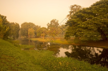 泰国东南方Bangkok以北的Ayutthaya市历史公园的景观图片