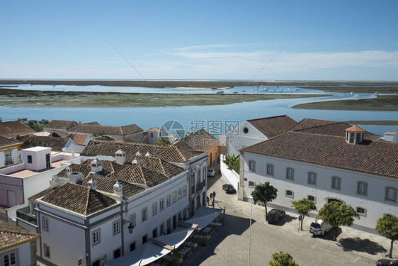 欧洲葡萄牙南部Algarve东部老城Faro的LagodeSe市中心的RiaFormosa景观图片