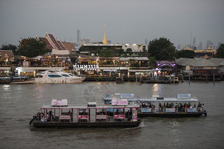 泰国曼谷市Chaophraya河上的ThaMaharaj河泰国曼谷2017年月泰国图片