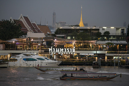 泰国曼谷市Chaophraya河上的ThaMaharaj河泰国曼谷2017年月泰国图片