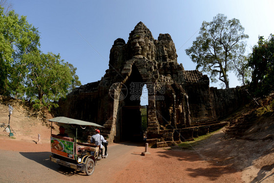 南门至柬埔寨西部暹粒市附近的吴哥寺城的汤姆市柬埔寨暹粒2014年月图片