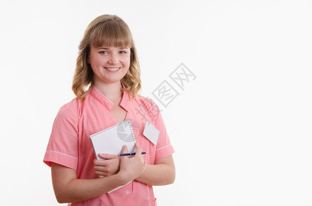 白色背景的年轻漂亮女医务工作者的肖像图片