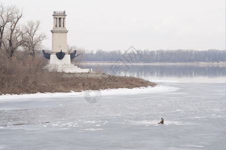 Sarpinsk半岛上的灯塔位于以VILenin命名的VolgaDon运河入口处纪念1953年该城市的维护者即Volgograd图片