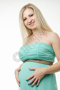 25种欧洲式的年轻可爱怀孕女孩抱肚子的肖像图片