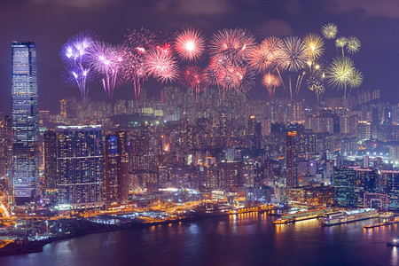 香港市的烟花节晚上在香港过夜图片