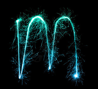 夜间背景的Sparkler烟火轻字母mSmall字母图片