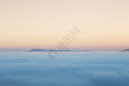 泰国菲察布考霍早晨有雾图片