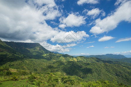 泰国菲察邦考霍山蓝天白云背景图片