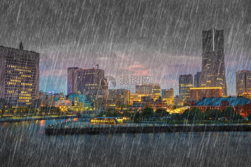 日本横滨市minatomirai降下雨水