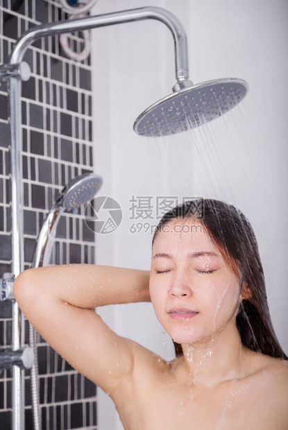 女人洗头发脸图片