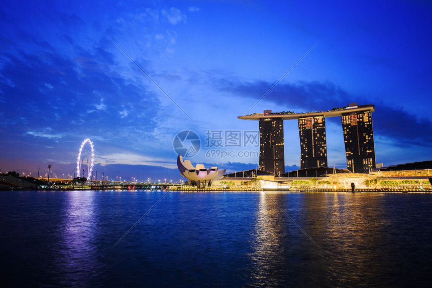 新加坡城市风景与日出图片
