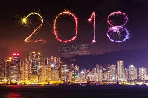2018年新烟火闪电夜里与香港市风景相伴图片