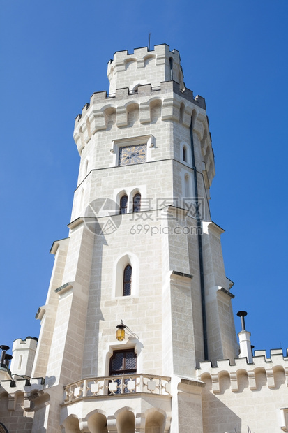 城堡高塔对着蓝天图片