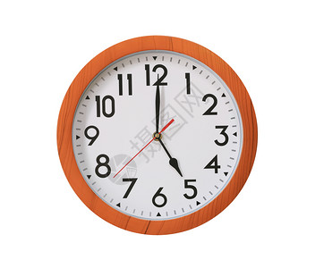 五点钟方向的棕色木头时钟隔在白色面包上五点钟方向的棕色木头时钟隔