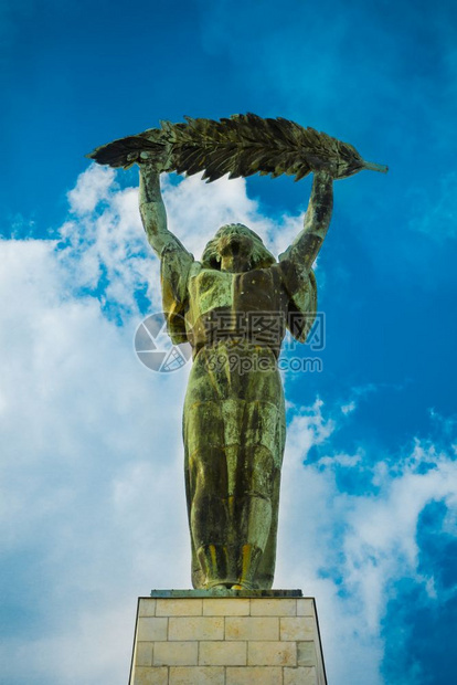 匈牙利布达佩斯Gellert山上的Citadel俱乐部自由女神像图片
