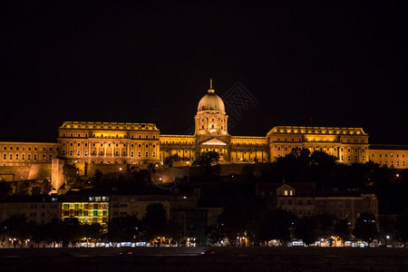 匈牙利布达佩斯城堡晚上图片