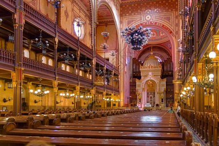 匈牙利布达佩斯2015年9月7日多哈尼街大犹太教堂内设多哈尼街犹太教堂是欧洲最大的犹太教堂图片