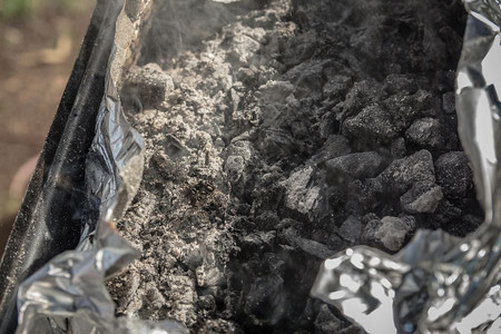煤炭在烤炉里图片