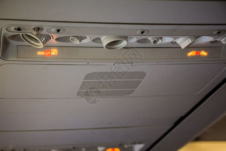 飞机驾驶舱内的禁烟标志图片