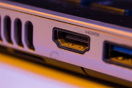 在一台笔记本电脑上关闭HDMI电缆端口图片