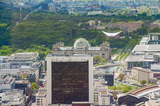 柏林天线和帝国大厦的空中景象图片