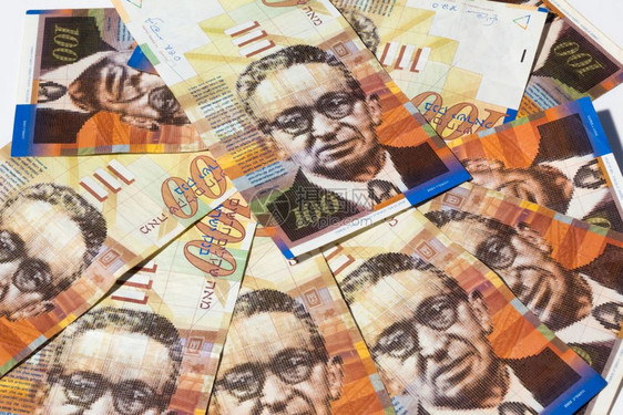 以色列10谢克尔的钞票堆积在最上面图片