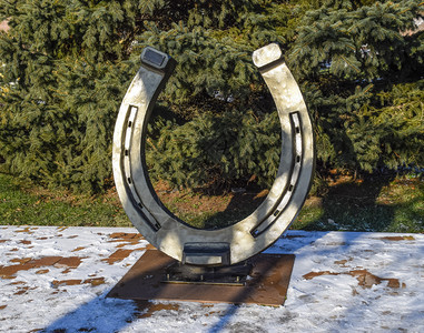 马蹄铁的雕塑幸运象征图片