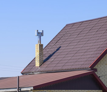 褐色的金属特征屋顶棕色的金属特征屋顶斑纹的床单屋顶金属特征的卷状屋顶背景图片