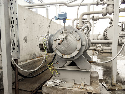 石油抽泵炼油厂初级设备图片