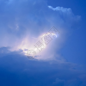 雷鸣闪电的天空图片