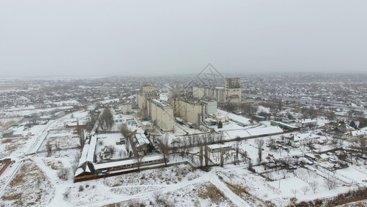 冬季谷物终点站农村地区雪覆盖的谷物电梯农村地区干燥和储存谷物的建筑干燥和储存谷物的建筑图片