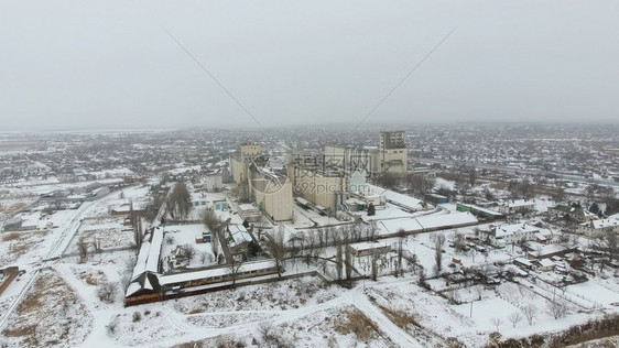 冬季谷物终点站农村地区雪覆盖的谷物电梯农村地区干燥和储存谷物的建筑干燥和储存谷物的建筑图片