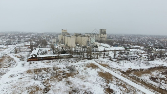 冬季谷物终点站农村地区雪覆盖的谷物电梯农村地区干燥和储存谷物的建筑干燥和储存谷物的建筑图片