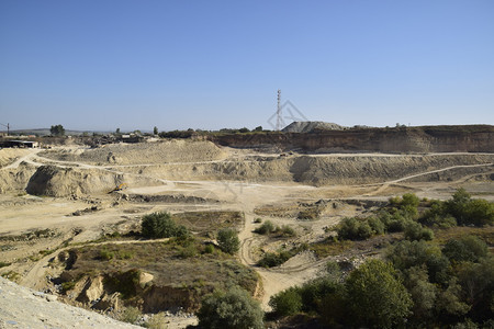 大型采石场砂土和粘开采矿机械和单位采矿大石场土图片