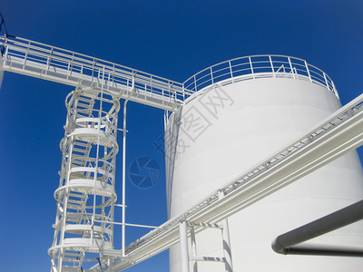 水箱和梯子油炼厂初级设备图片