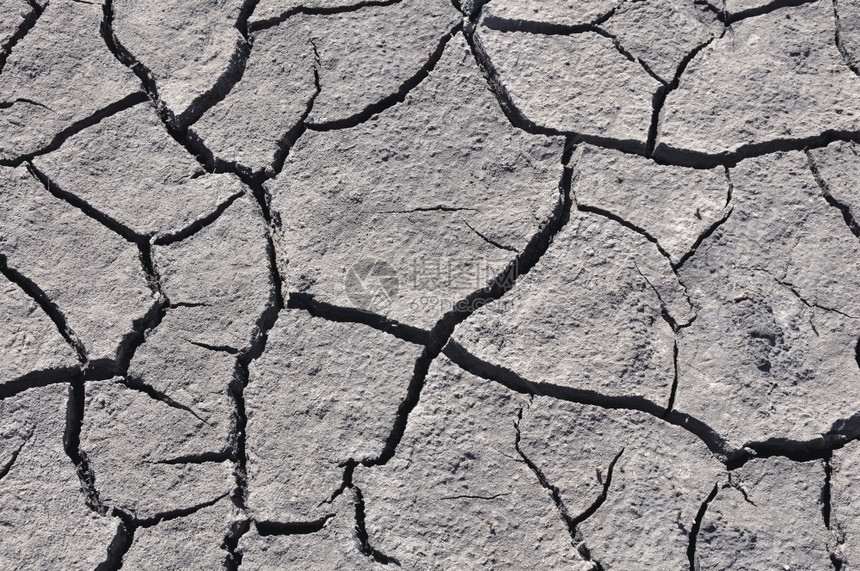 灰色裂开的土壤顶视图
